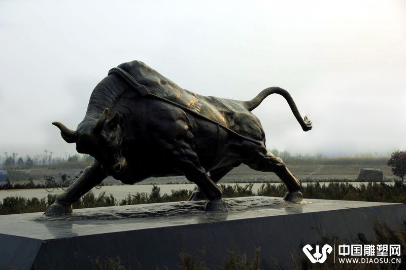 202511301764463276472359.jpg 中国梦牛精神铜雕,材质铸铜,尺寸长5米,高2.3米.创作时间2013年,D.jpg